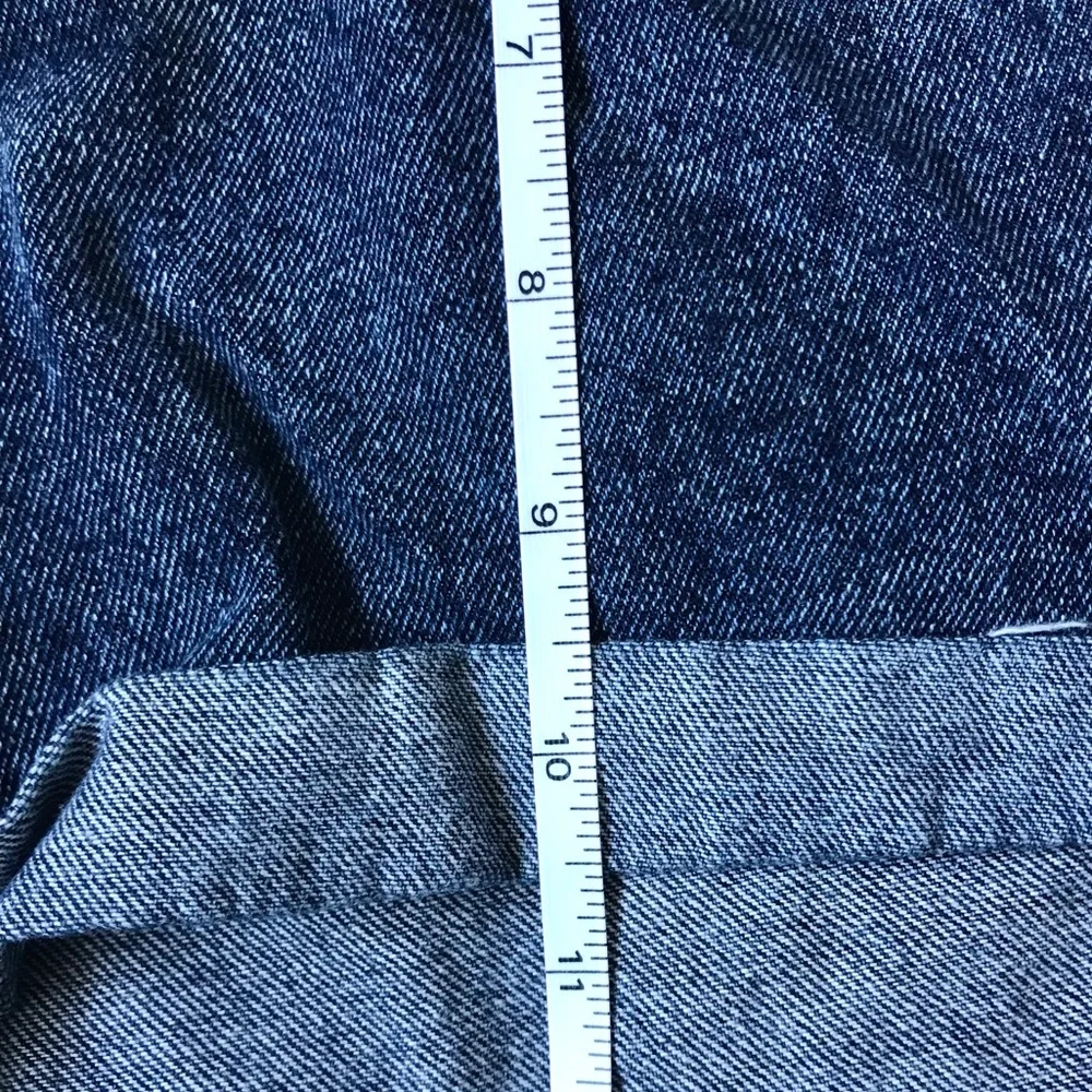 h&m mid rise dark wash denim shorts - Picture 6 of 7